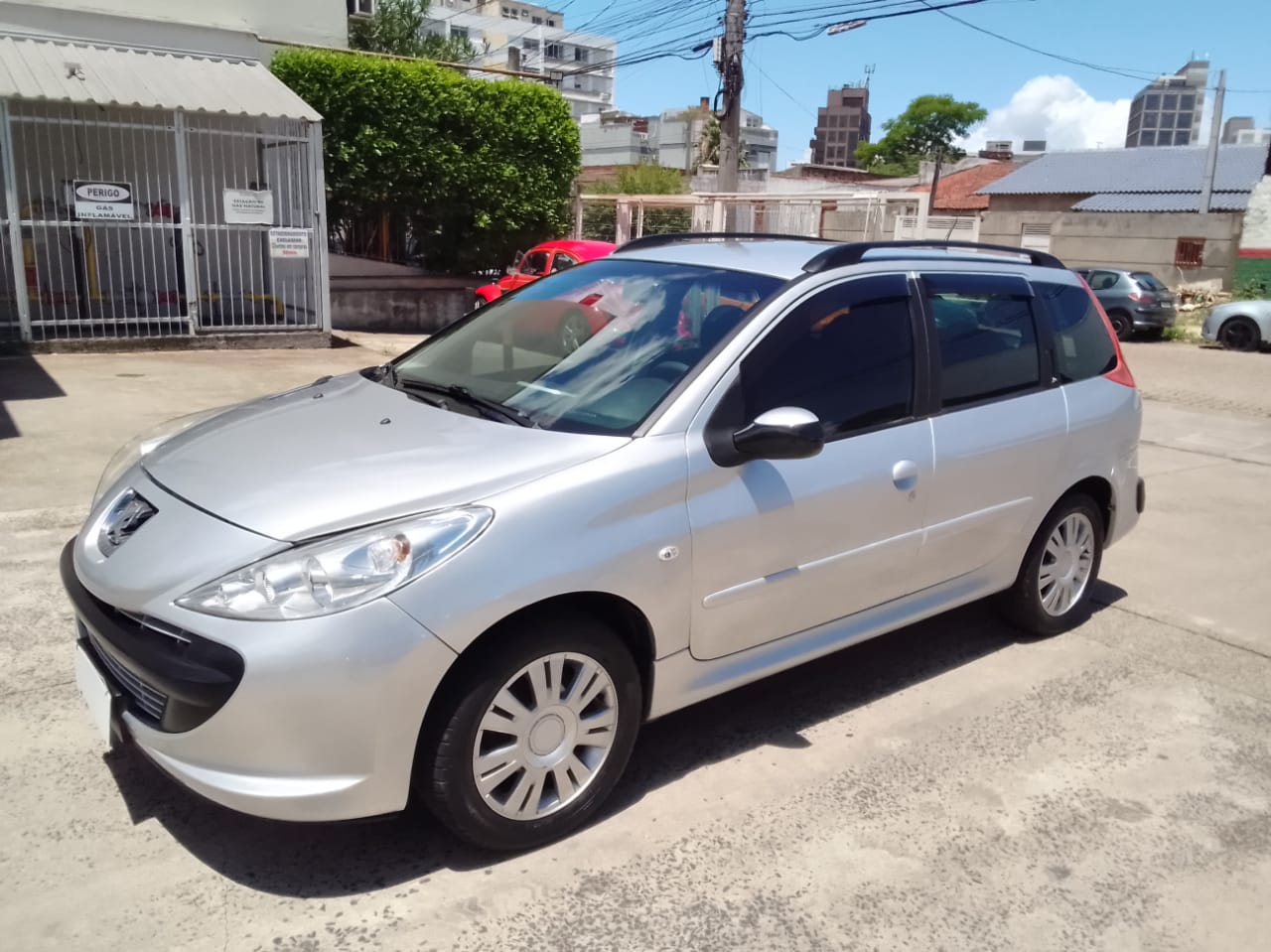 Peugeot 207 SW XR 1.4 8V FLEX 4P