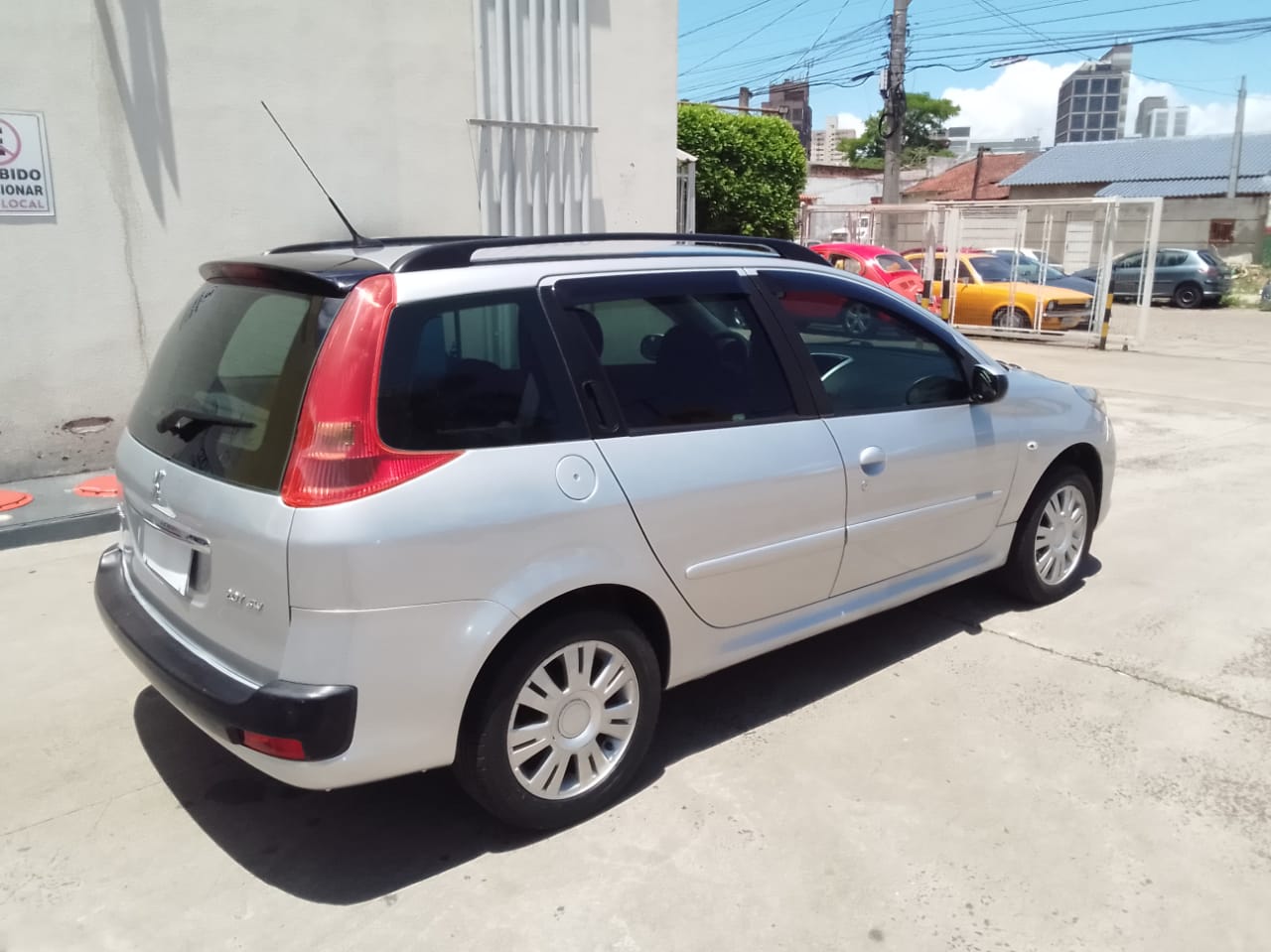 Peugeot 207 SW XR 1.4 8V FLEX 4P